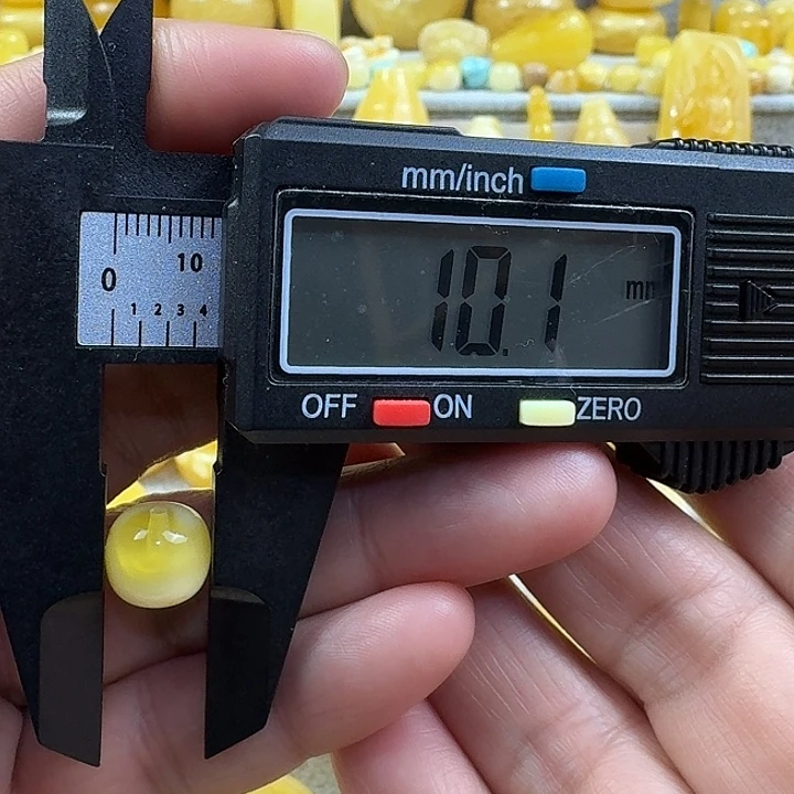 不***民蜜蜡未镶嵌裸石36