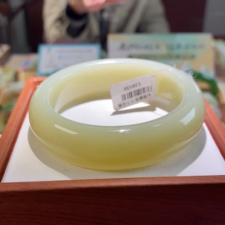 和田玉未镶嵌手镯5。60/61