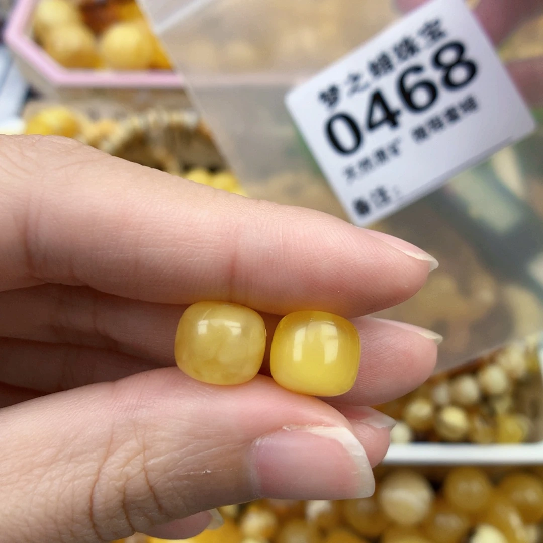 黑***衣未镶嵌琥珀裸石10