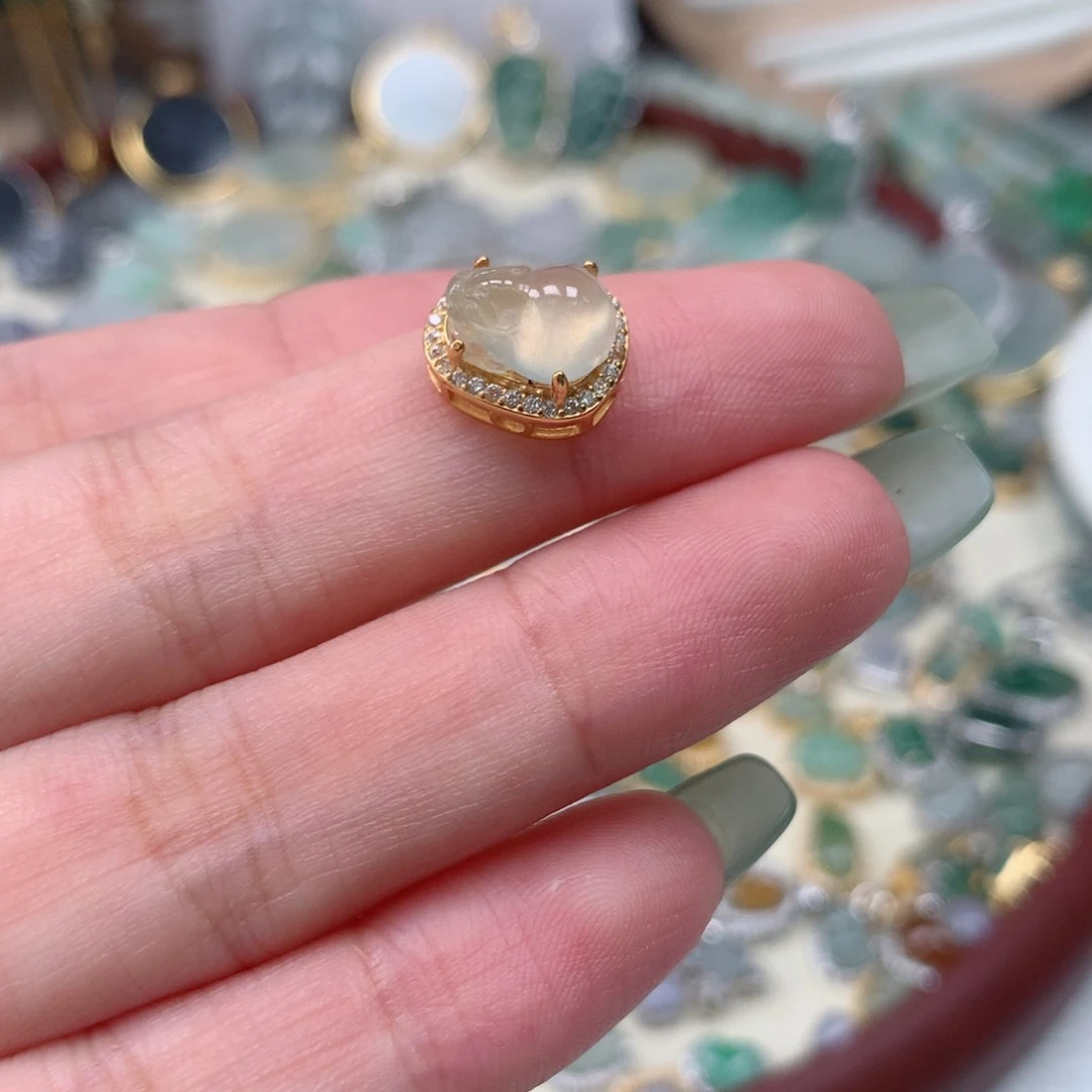 颈饰银S925镶嵌翡翠貔貅