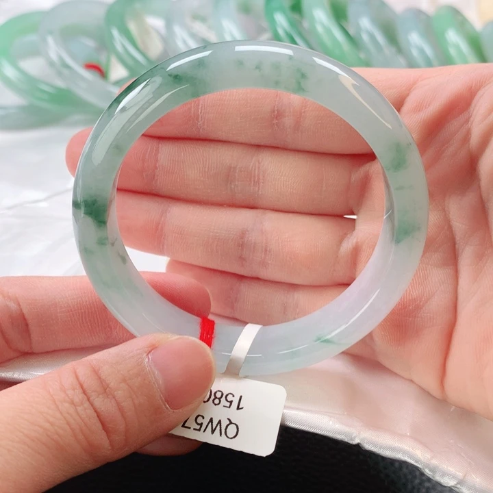 翡翠手镯未镶嵌木*