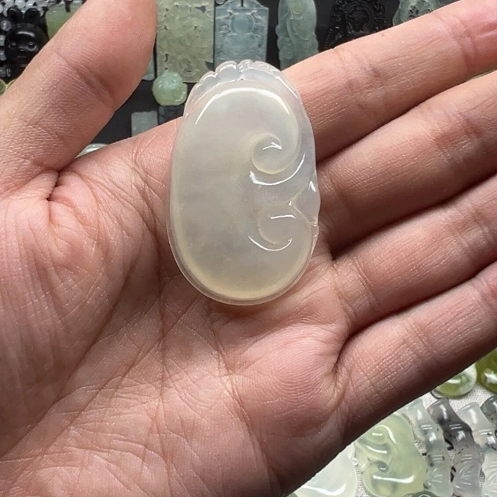 蛇纹石玉颈饰未镶嵌