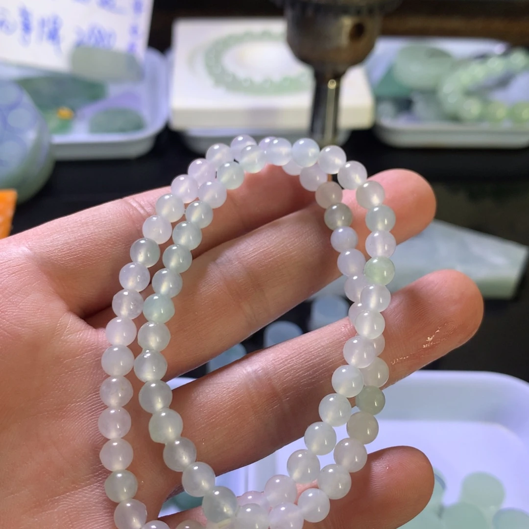 未镶嵌手链翡翠卡5.5多圈手串，颗颗透绳，少女款