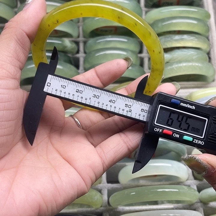 蛇纹石玉未镶嵌手镯166