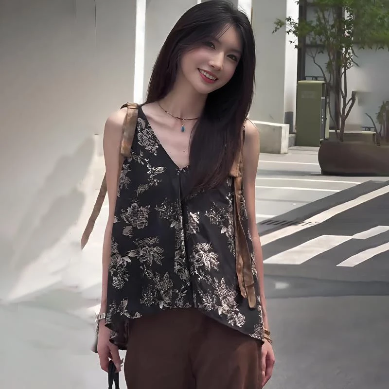 轻奢高级感v领无袖吊带背心衬衫女2025新款夏季宽松独特别致上衣