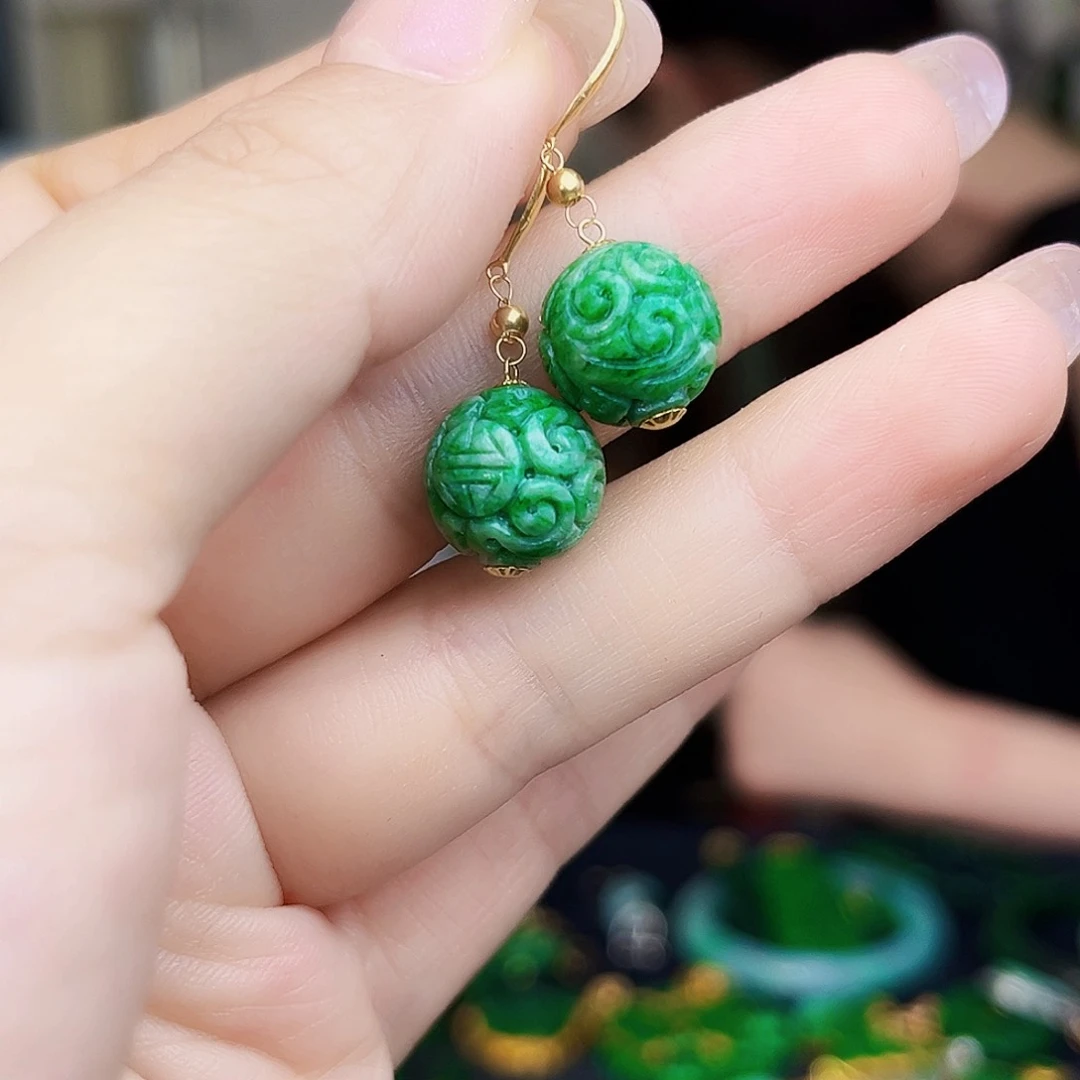 翡翠18K金镶嵌颈饰多样性