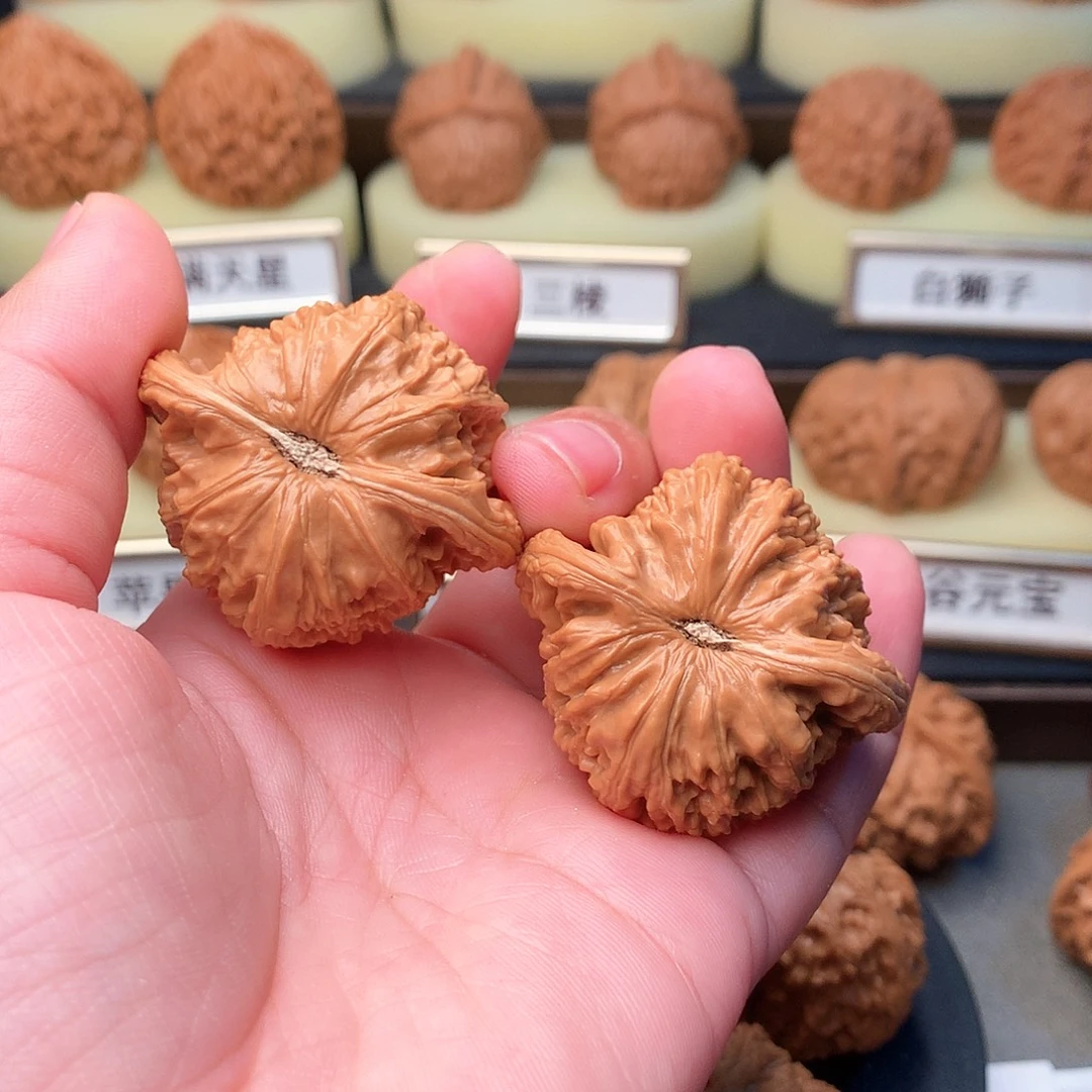 刘***胖吊坠文玩核桃9号白狮子40