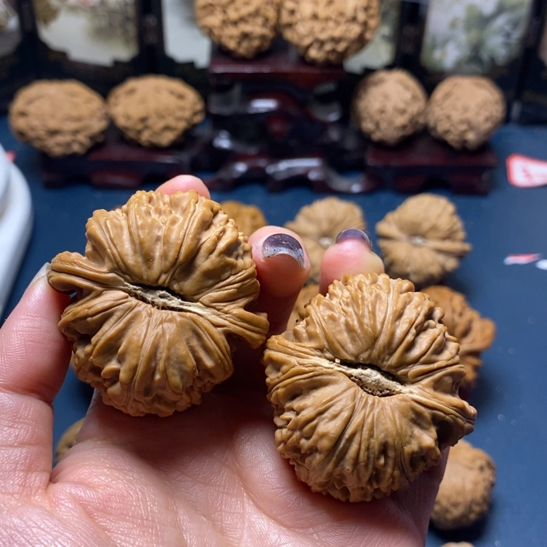 文玩核桃吊坠白狮子66