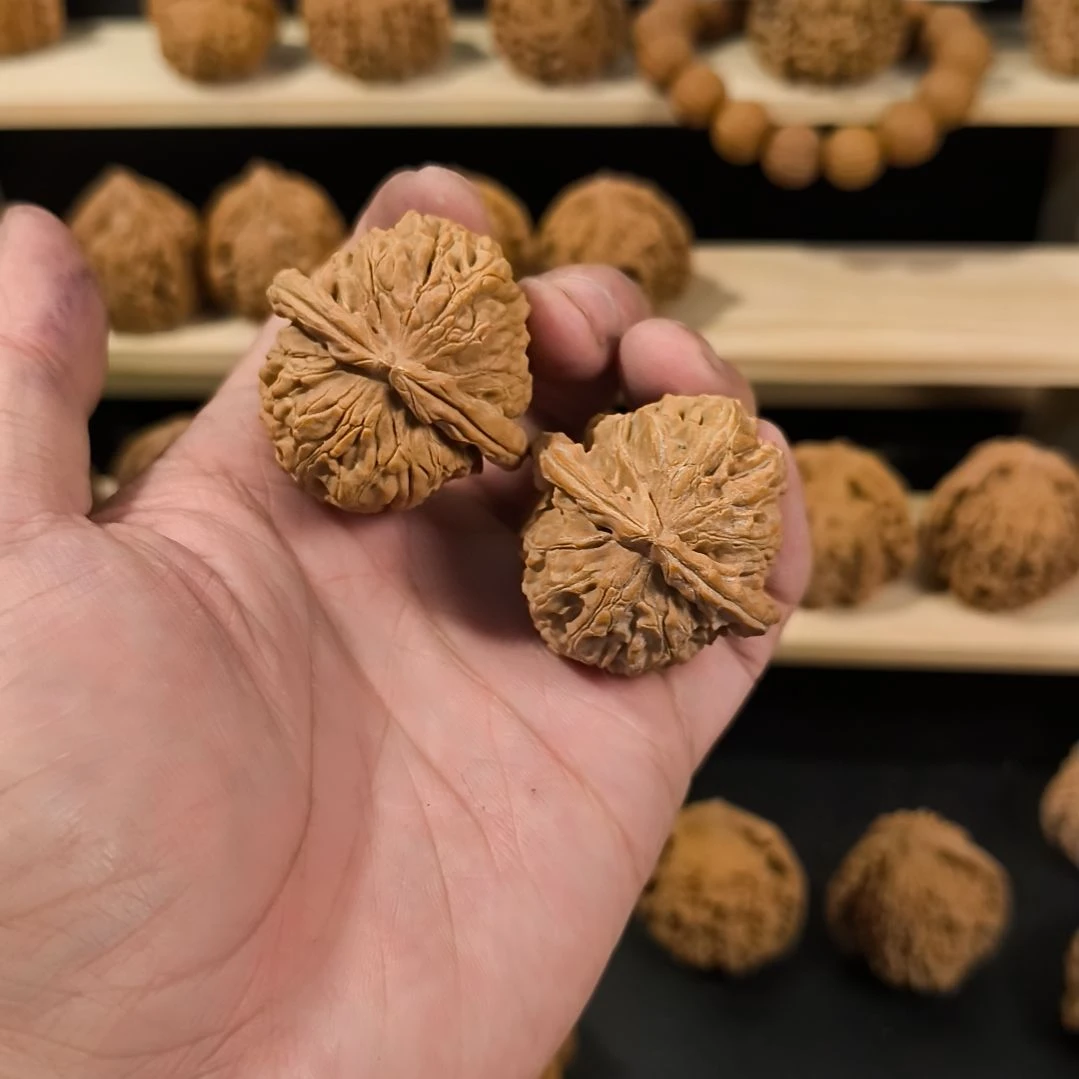 文玩核桃吊坠40白狮子