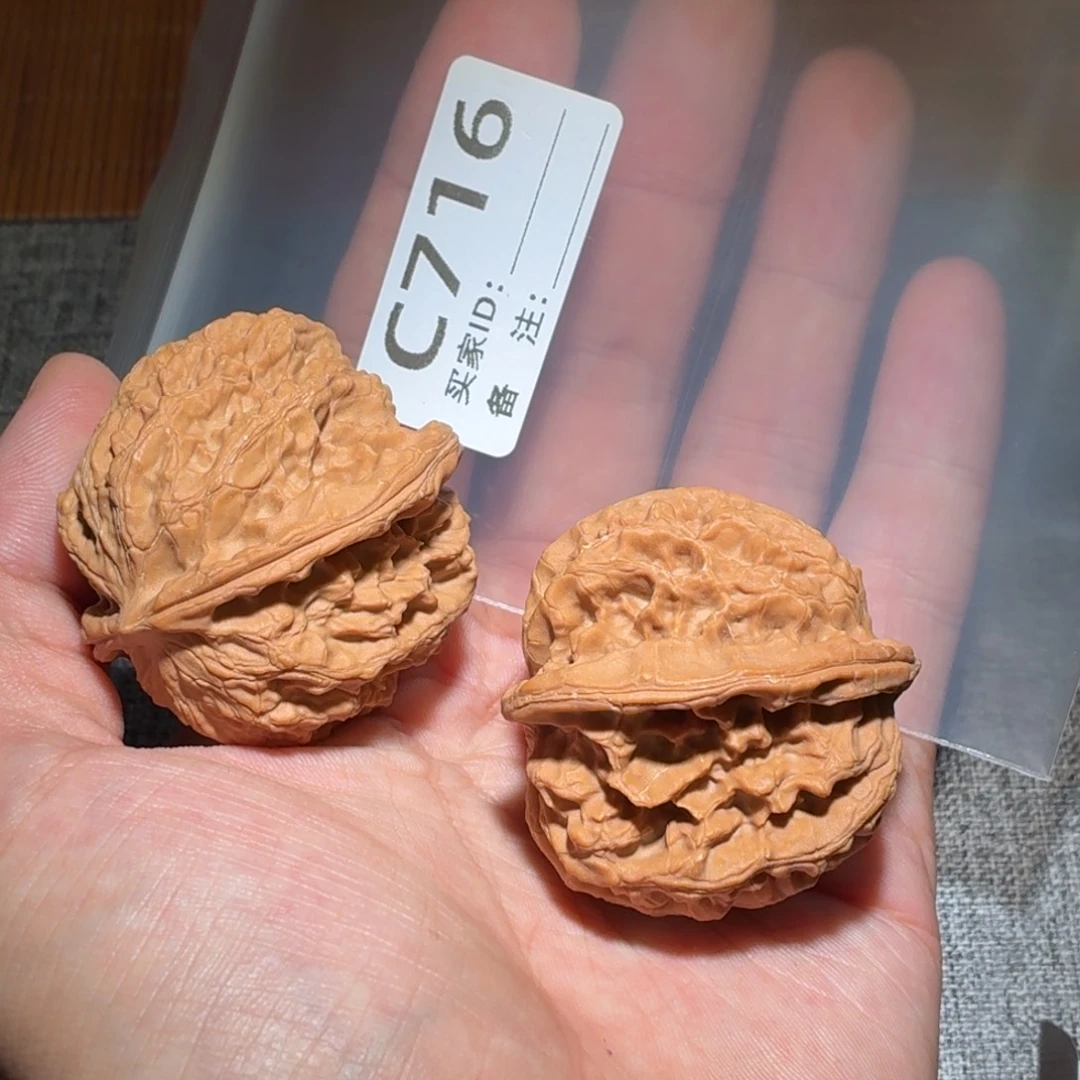 文玩核桃吊坠梨木台716