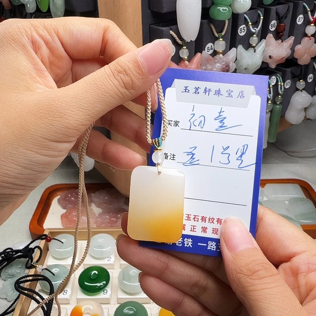 石英质玉未镶嵌颈饰