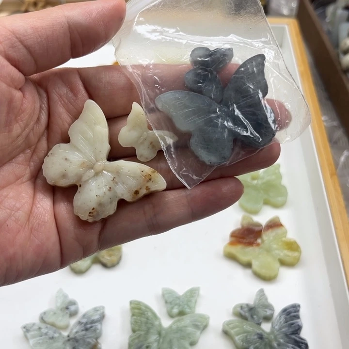 未镶嵌蛇纹石玉颈饰
