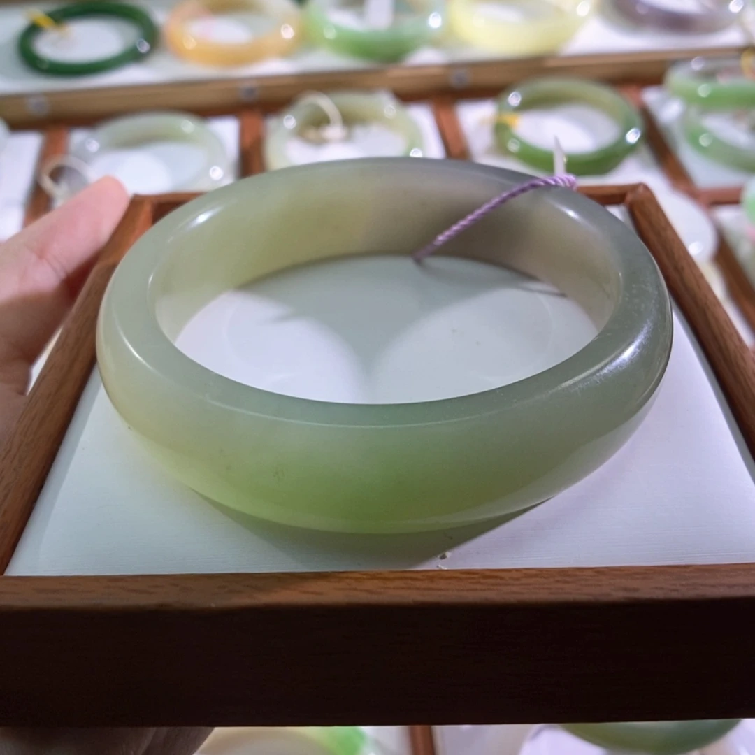 【闪购商品】未镶嵌手镯和田玉（翠青玉）