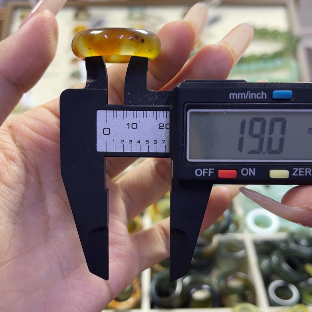 蛇纹石玉未镶嵌手镯44