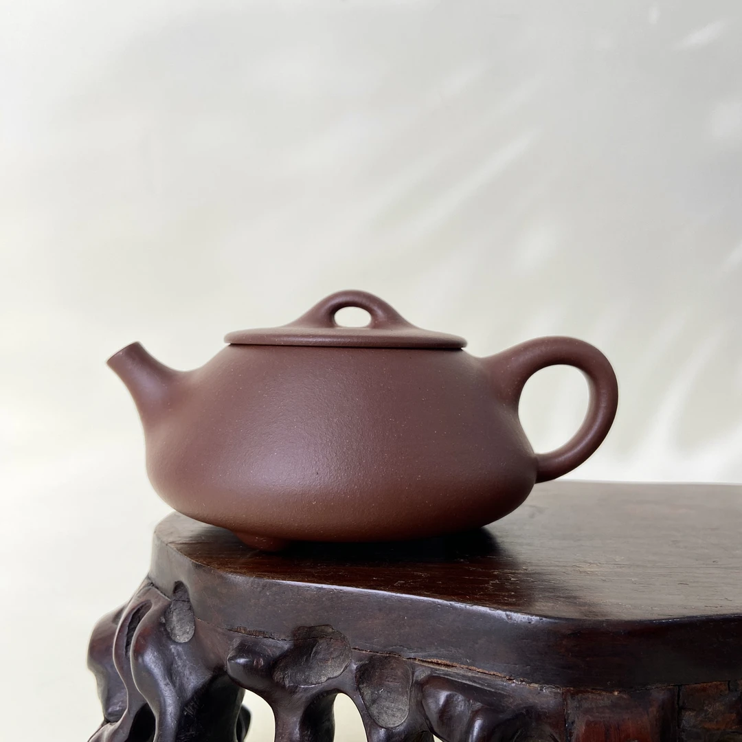 宜兴手工紫砂陶 （吴春香）茶壶GS4187-11