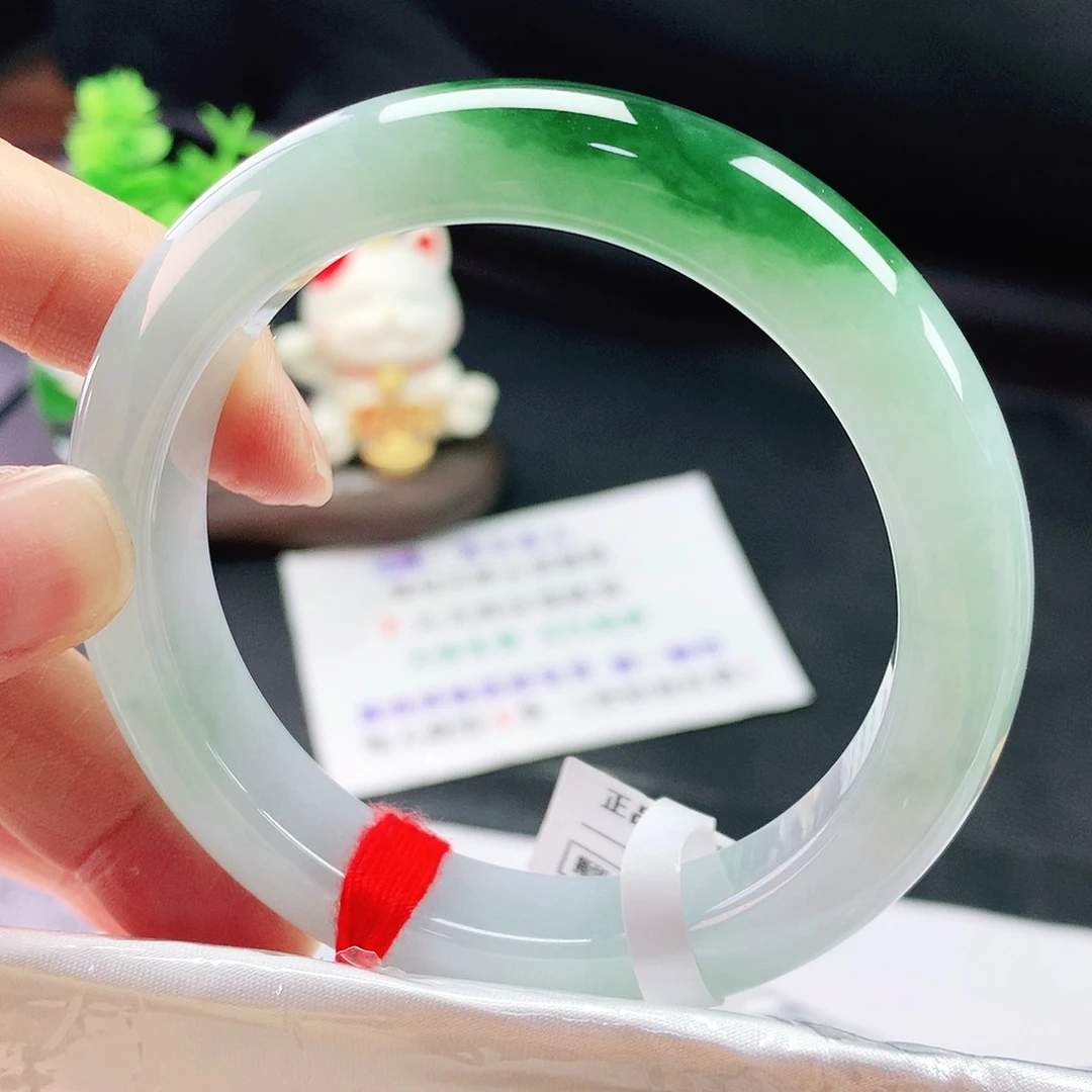 翡翠手镯未镶嵌58圈