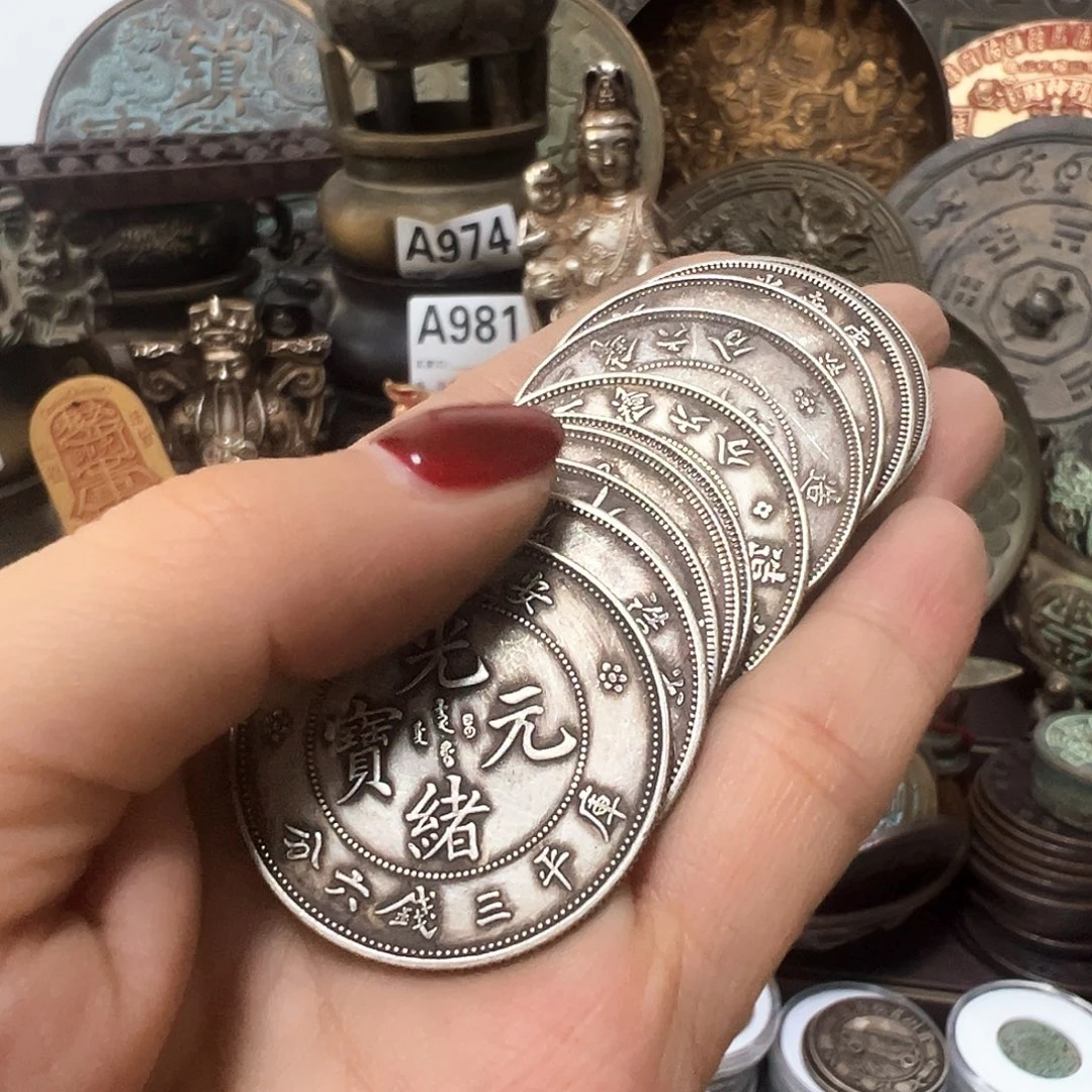 金属复古风格龙洋