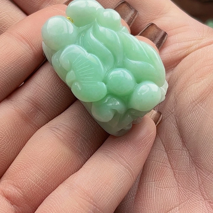 翡翠未镶嵌颈饰挂件