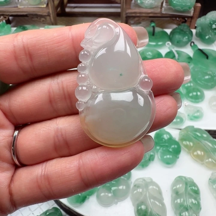 石英质玉未镶嵌颈饰