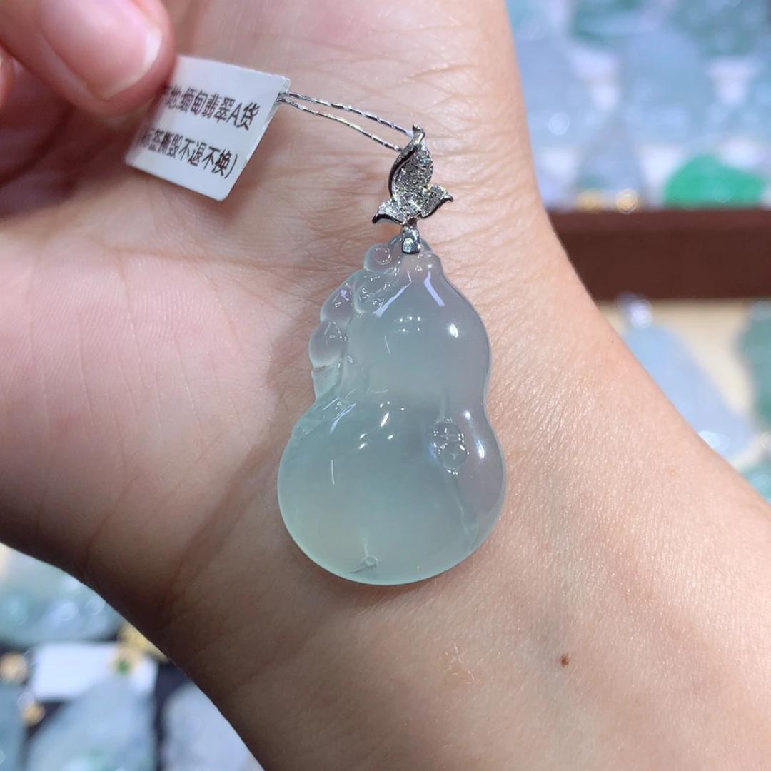 翡翠18K金镶嵌颈饰翡翠