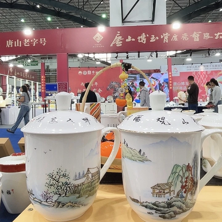 纯手绘超大盖杯。