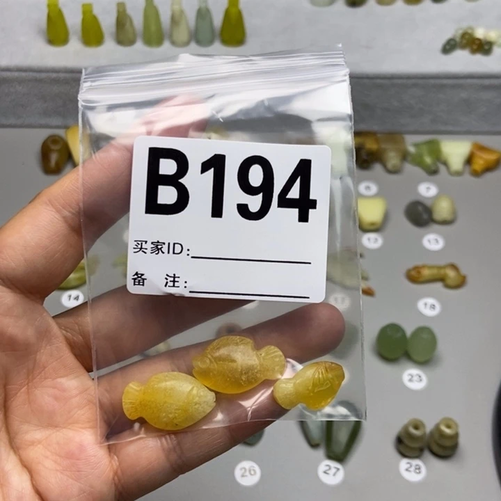 蛇纹石玉未镶嵌颈饰宾*