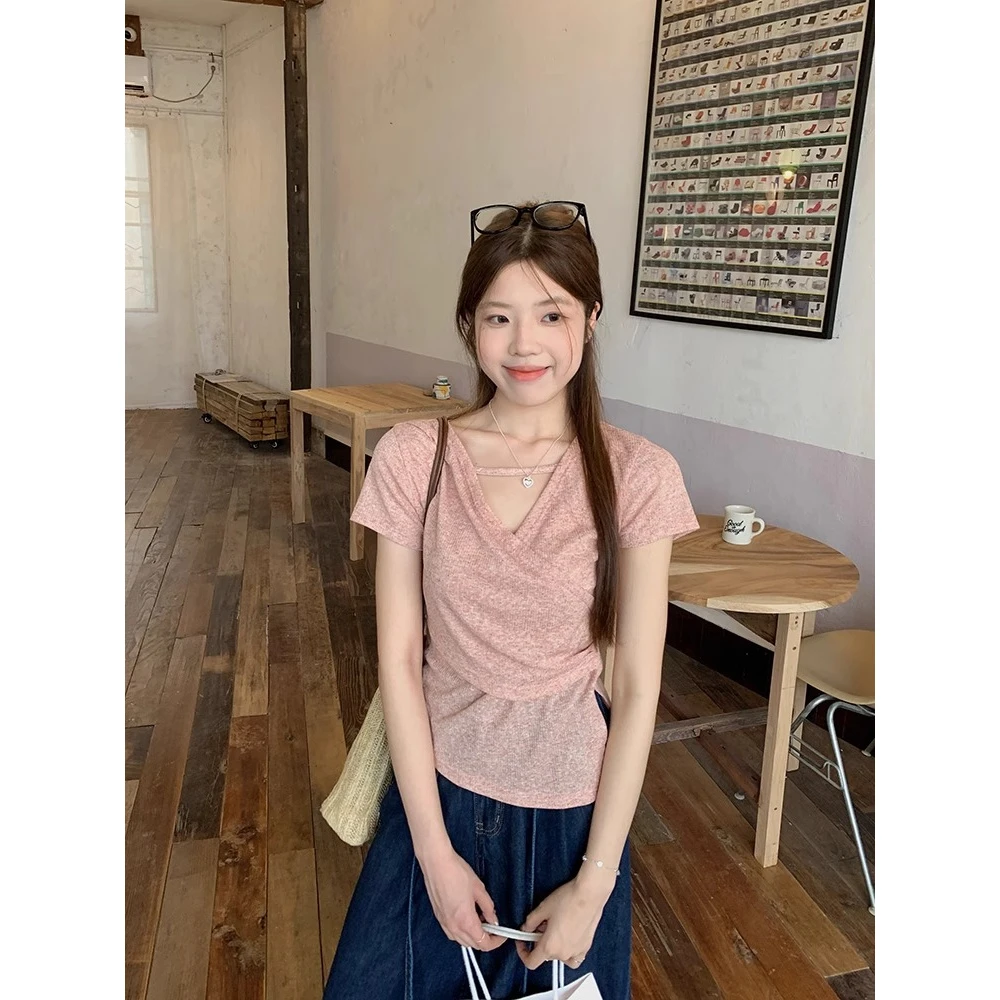 设计感小众粉色辣妹风交叉V领短袖t恤女夏季不规则修身显瘦短上衣