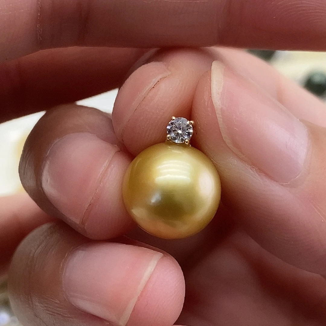 18K金镶嵌吊坠(不含链)海水珍珠