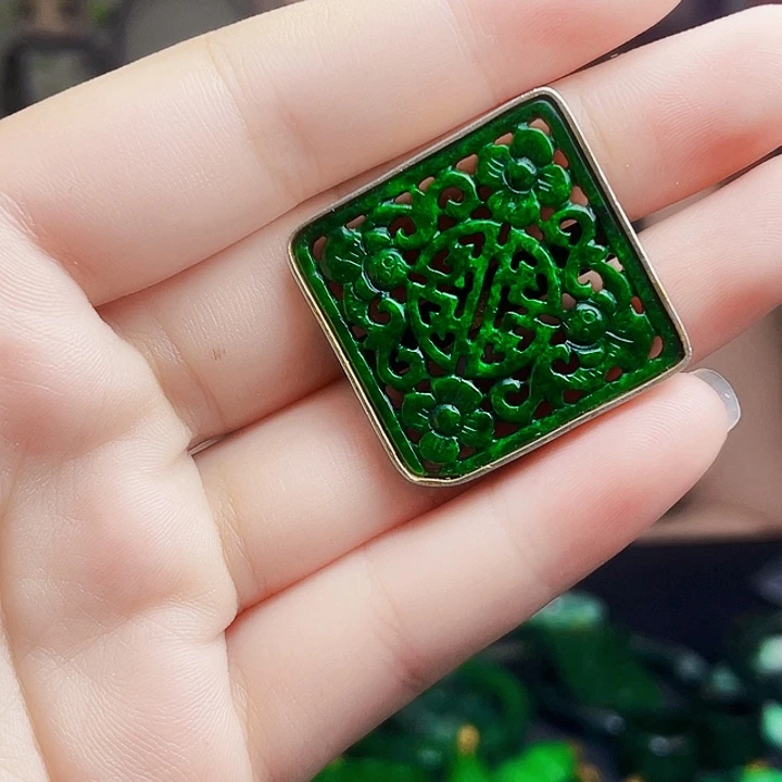 翡翠未镶嵌颈饰多样性