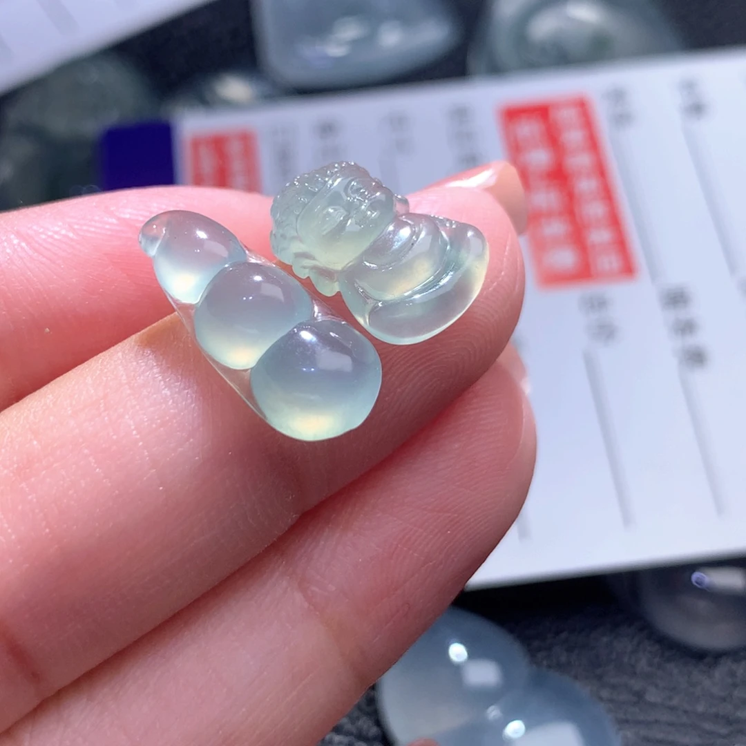 翡翠未镶嵌颈饰缅甸