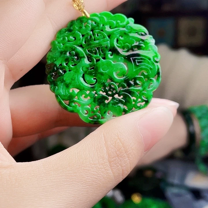 翡翠18K金镶嵌颈饰多样性