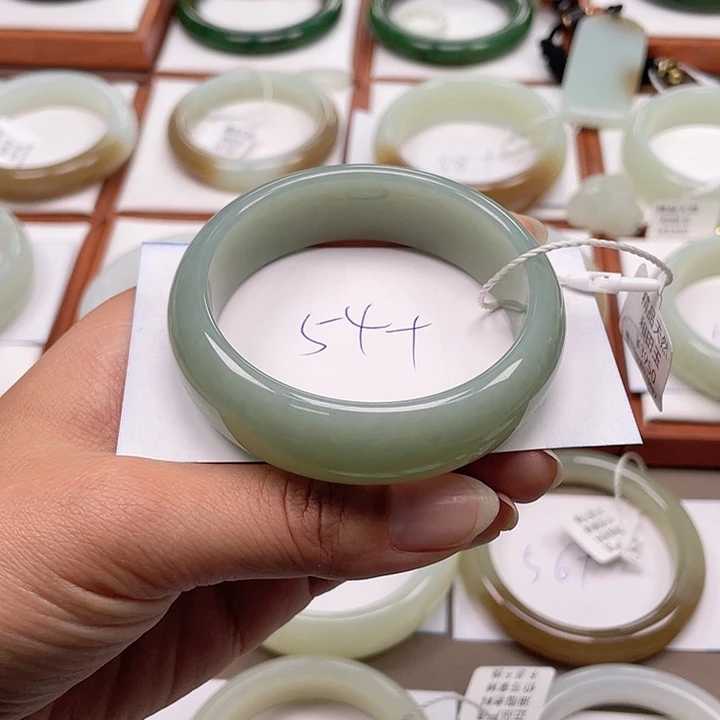 未镶嵌手镯和田玉美*