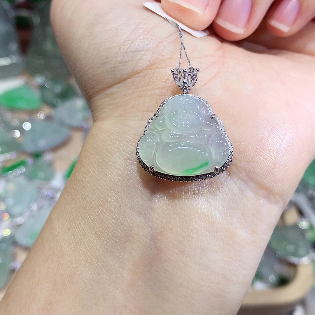 翡翠18K金镶嵌颈饰佛