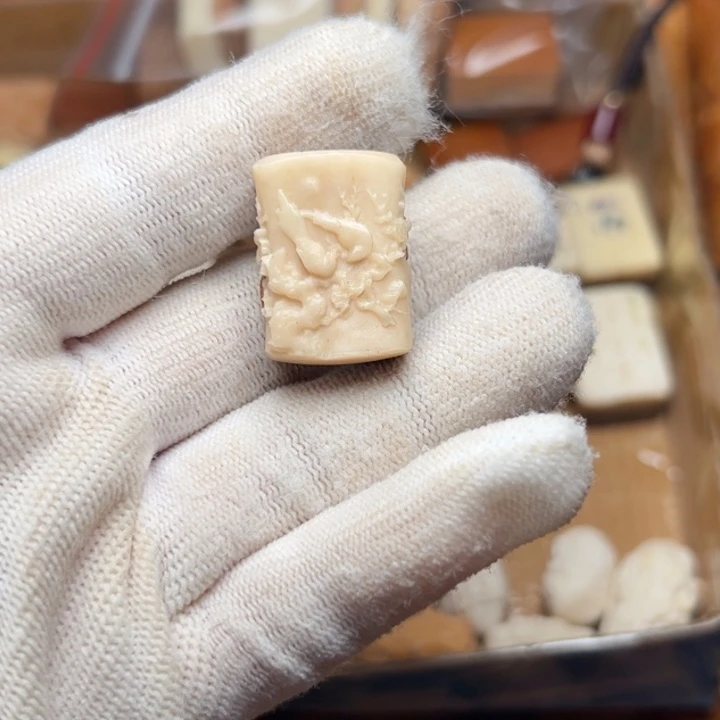 实心竹雕刻手把件