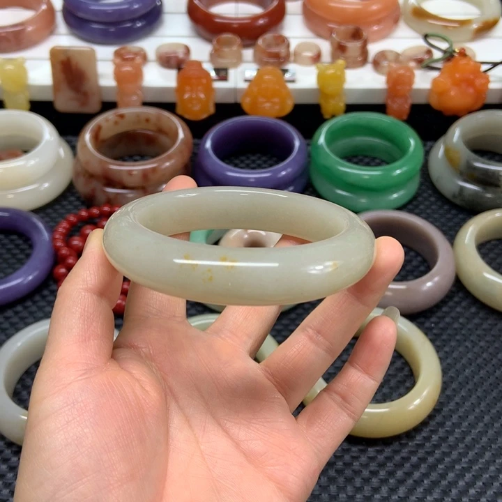 石英质玉未镶嵌手镯