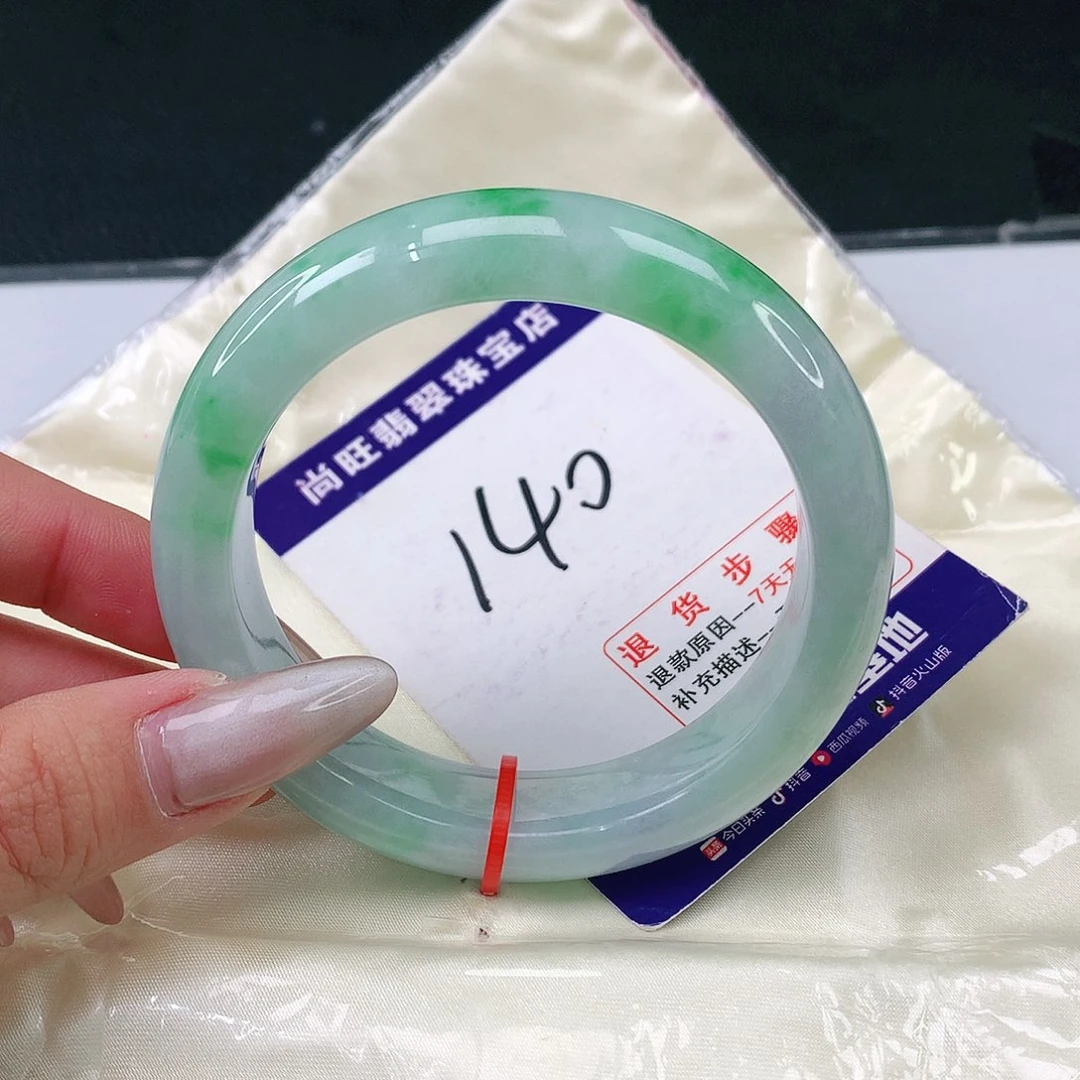 翡翠手镯未镶嵌翡翠12