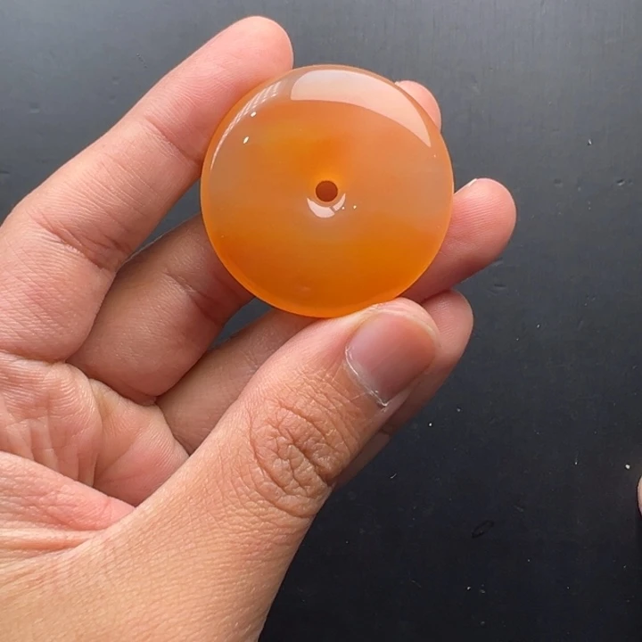 石英质玉（黄龙玉）未镶嵌颈饰