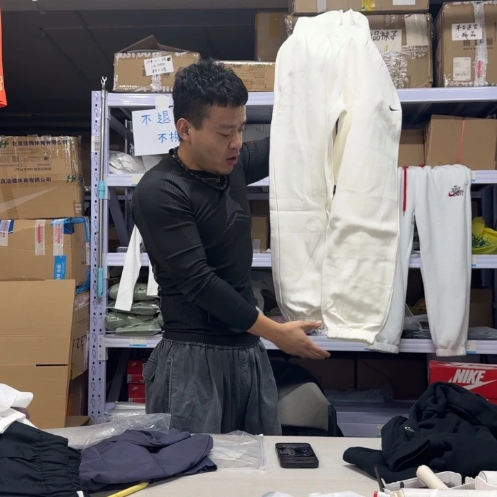 M码左后有点儿脏白色长裤加绒偏大