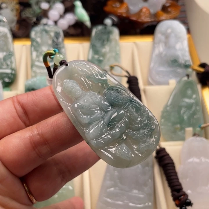 翡翠未镶嵌颈饰玉