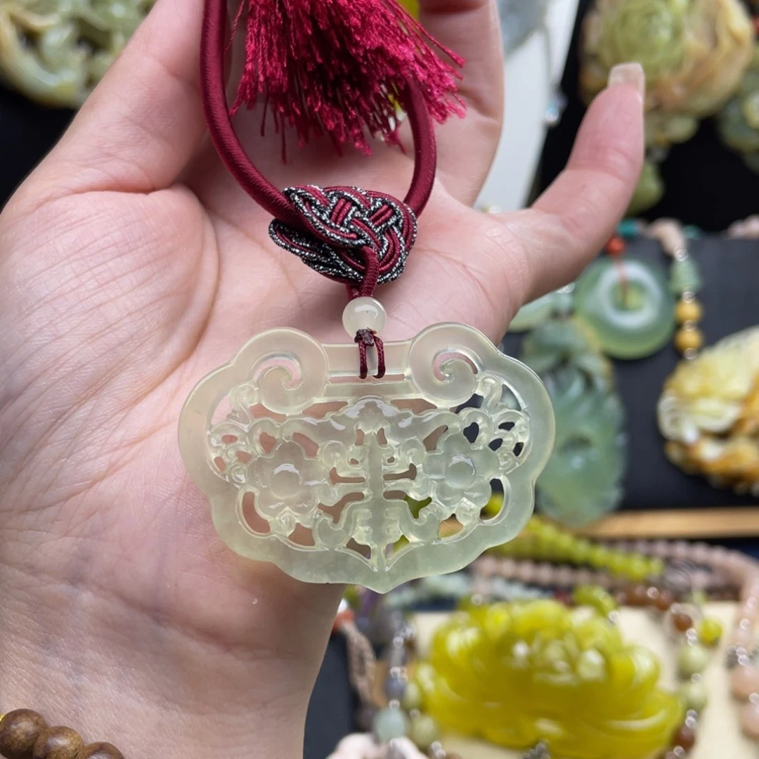 蛇纹石玉未镶嵌颈饰