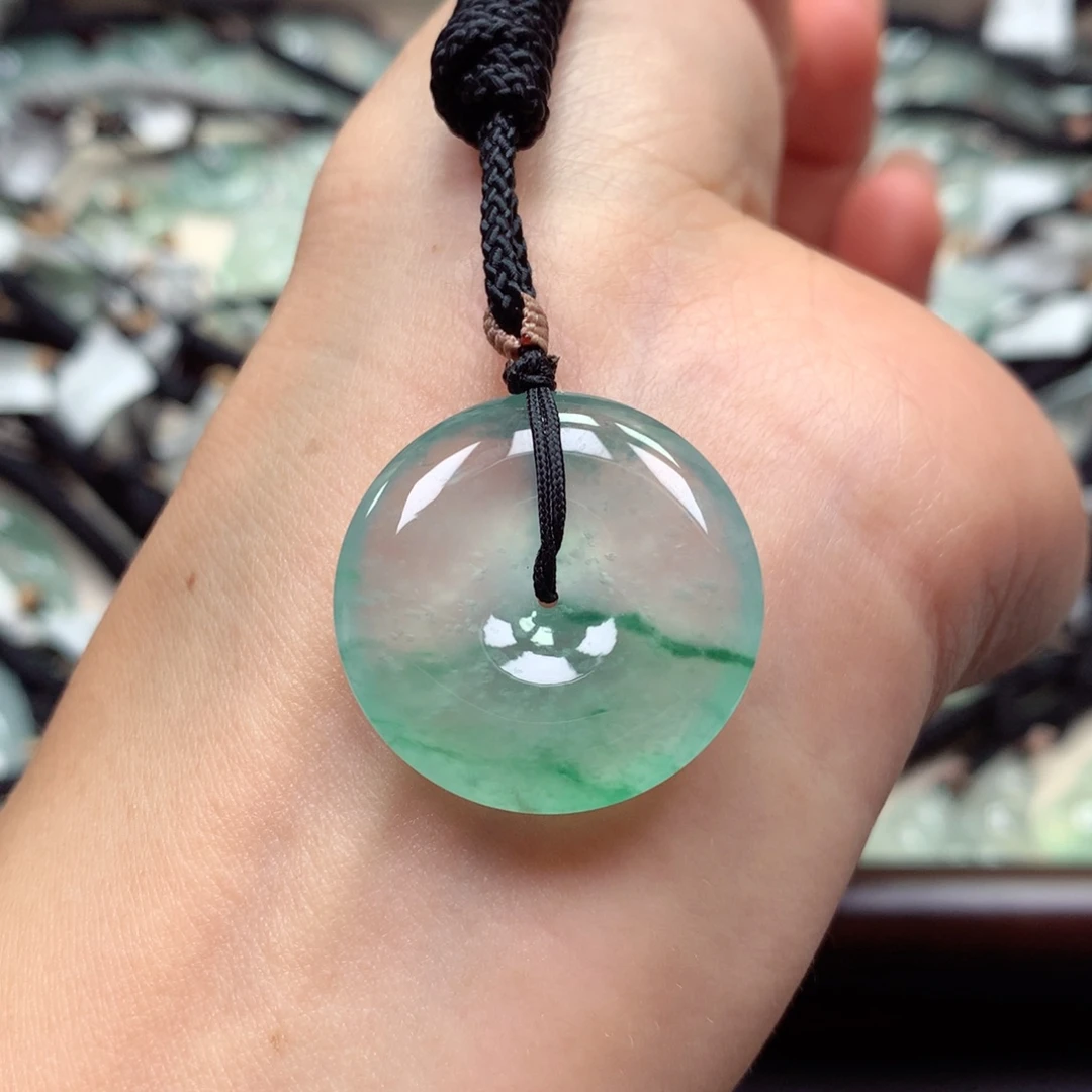 翡翠未镶嵌颈饰平安扣