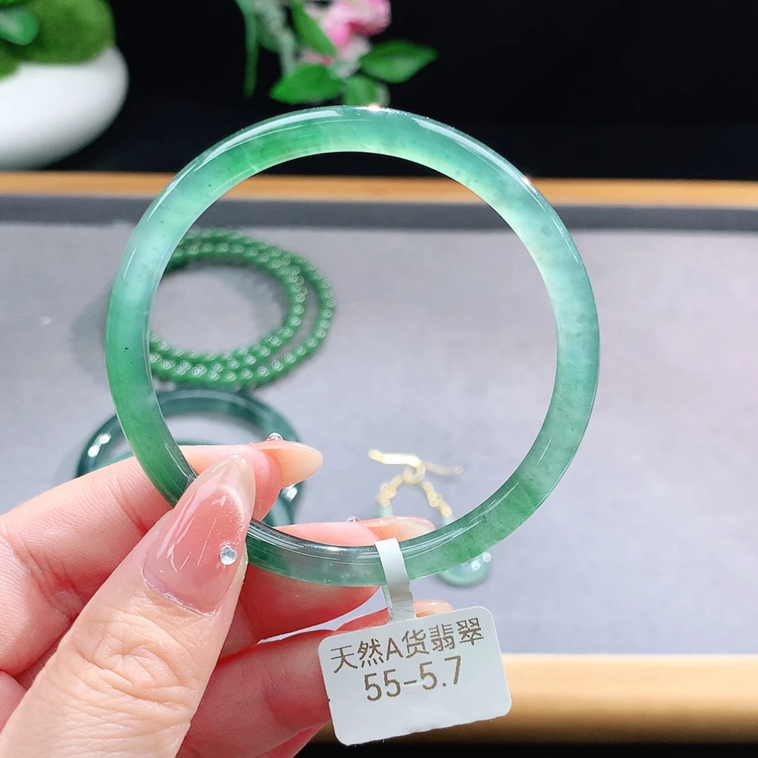 未镶嵌手镯（圆镯）翡翠