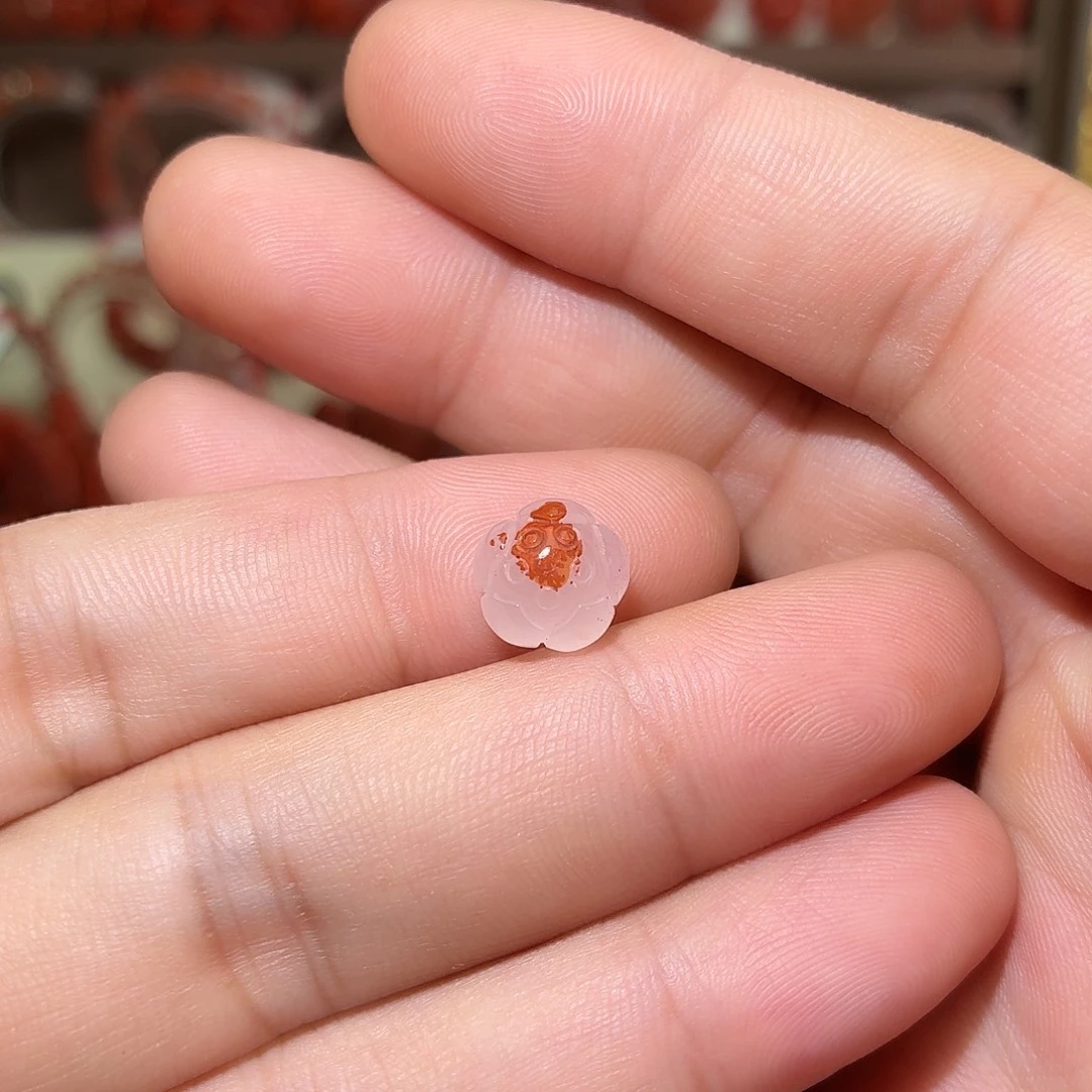 南红玛瑙未镶嵌颈饰莲花珠