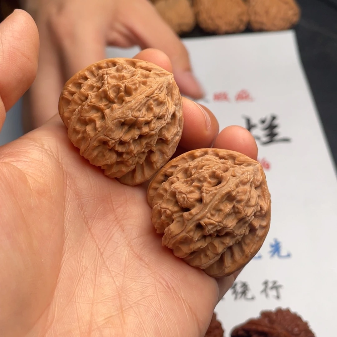 文玩核桃吊坠972。37三角白