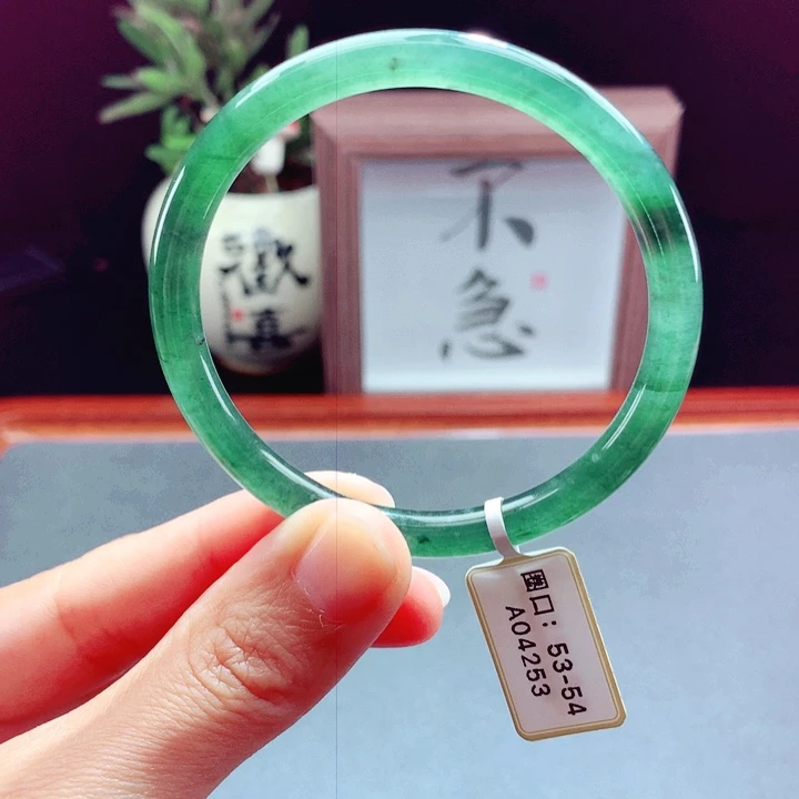 翡翠未镶嵌手镯圆镯