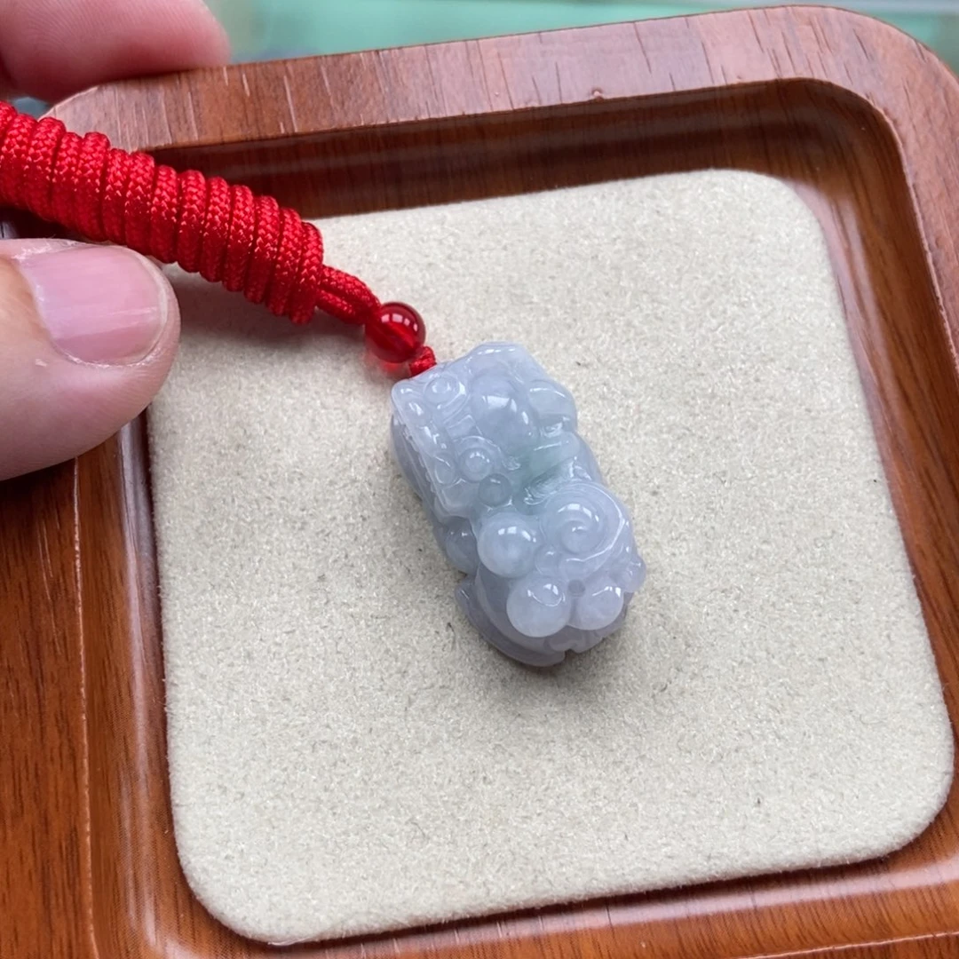 翡翠未镶嵌颈饰霸王