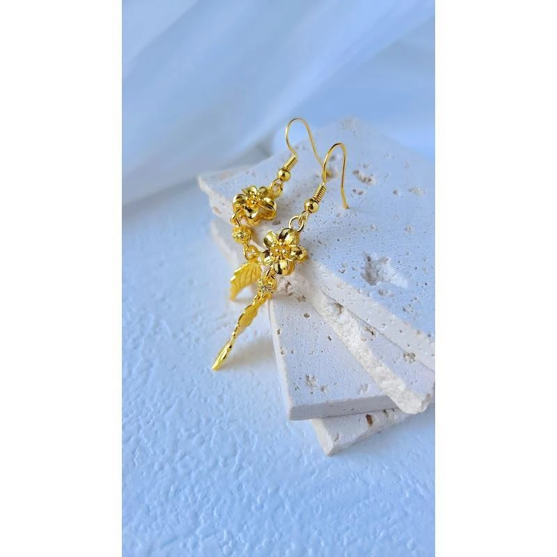 526耳钩花朵耳环526耳钩花朵耳环