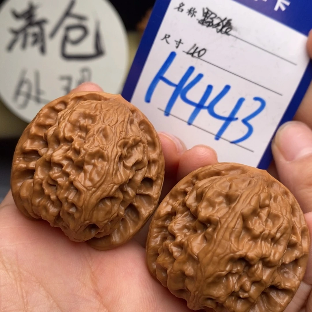 文玩核桃吊坠野狼