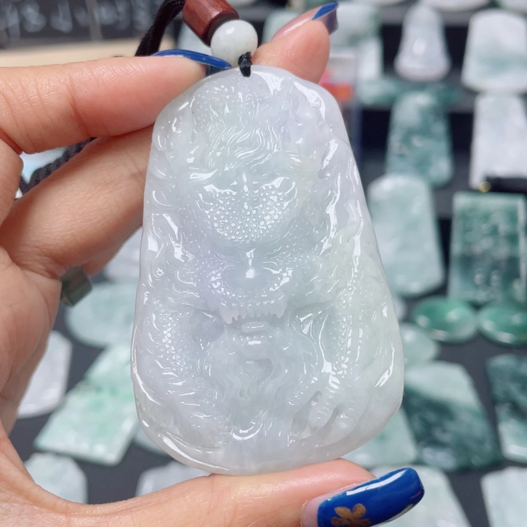 翡翠未镶嵌颈饰龙牌