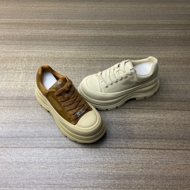 时尚休闲鞋厚款运动风保暖系带休闲风防滑百搭学院风女鞋 529-2